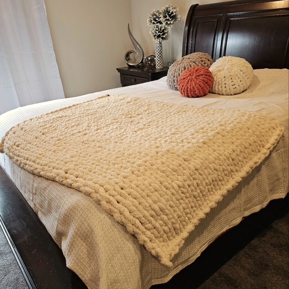 Chunky knit Small-Hand made crochet throw blankets - Picture 9 of 16